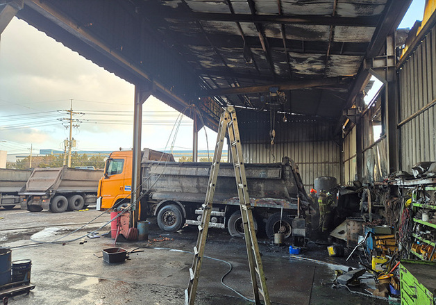 당진 자동차 정비시설서 화재…난로서 발화 추정