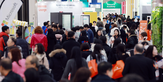 다양한 사람들이 방문한 '2026 교육박람회'