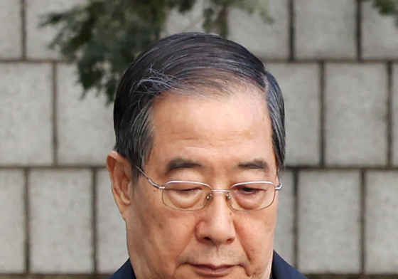 선고공판 출석하는 한덕수 전 총리