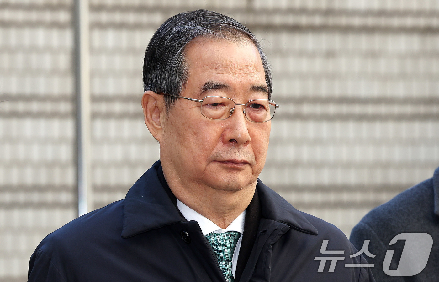 (서울=뉴스1) 박지혜 기자 = 내란 혐의 1심 선고 앞둔 한덕수…묵묵부답 속 법정행 2026.1.21/뉴스1