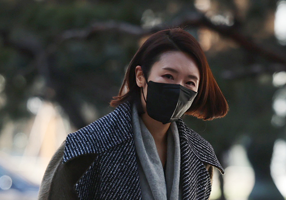 경찰 출석하는 이지희 동작구의원