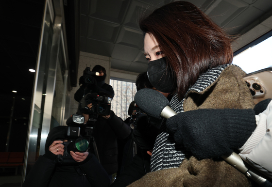 '공천헌금 전달 의혹' 이지희 동작구의원 경찰 출석