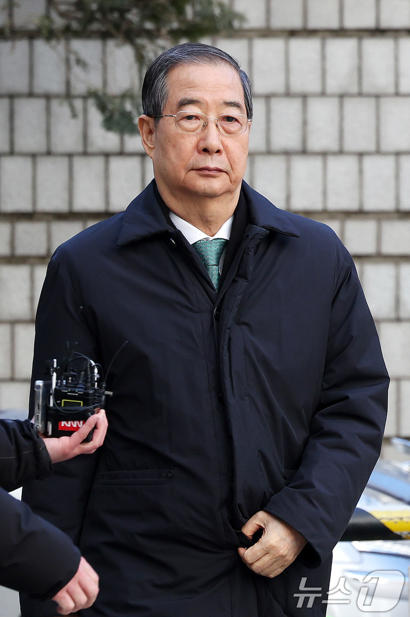 (서울=뉴스1) 박지혜 기자 = 한덕수 전 국무총리가 21일 오후 서울 서초구 서울중앙지법에서 열린 내란 우두머리 방조, 내란 중요임무 종사 혐의 사건 1심 선고공판에 출석하고 있 …