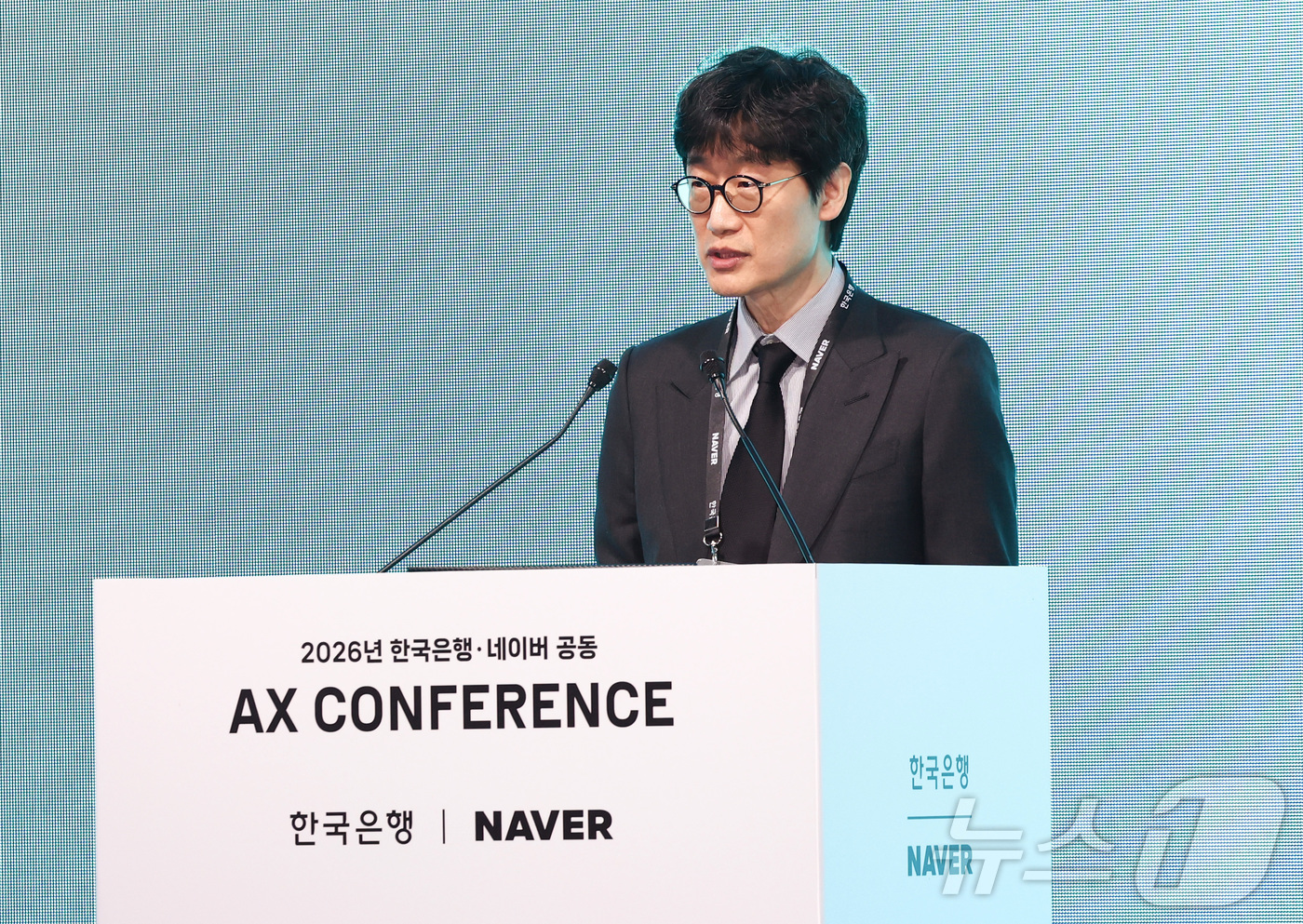 (서울=뉴스1) 최지환 기자 = 이해진 네이버 이사회 의장이 21일 오 서울 중구 한국은행에서 열린 한국은행·네이버 공동 AX(인공지능 전환) 컨퍼런스에서 개회사를 하고 있다. 2 …