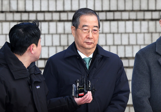 한덕수, 1심 선고 앞두고 묵묵부답 출석