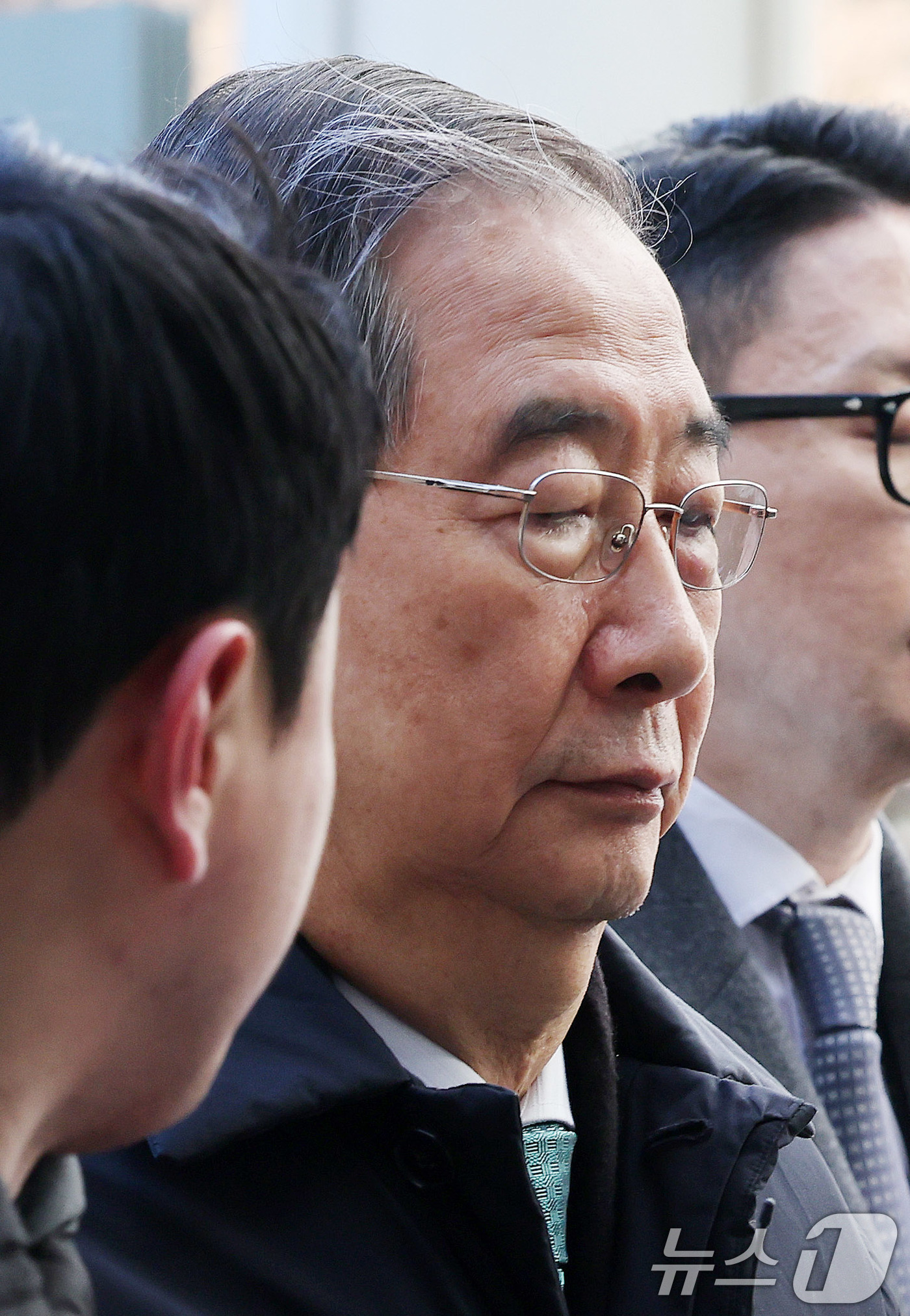 (서울=뉴스1) 박지혜 기자 = 한덕수 전 국무총리가 21일 오후 서울 서초구 서울중앙지법에서 열린 내란 우두머리 방조, 내란 중요임무 종사 혐의 사건 1심 선고공판에 출석하고 있 …