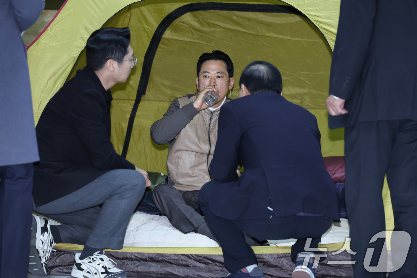 (서울=뉴스1) 신웅수 기자 = 장동혁 국민의힘 대표가 21일 서울 여의도 국회 로텐더홀에서 단식 농성을 이어가고 있다. 2026.1.21/뉴스1