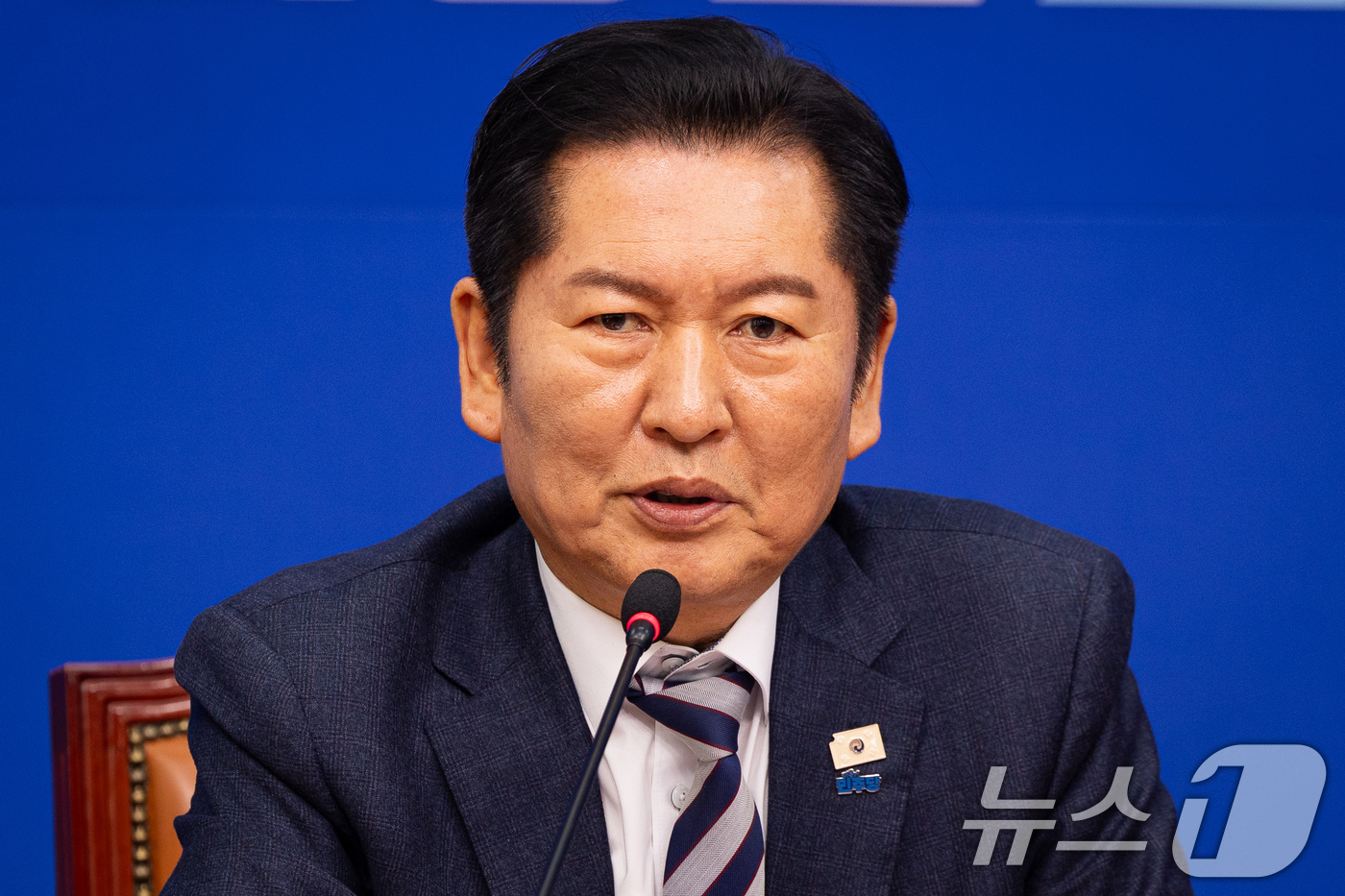 (서울=뉴스1) 유승관 기자 = 정청래 더불어민주당 대표가 21일 서울 여의도 국회에서 홍익표 청와대 신임 정무수석을 접견하고 있다. 2026.1.21/뉴스1