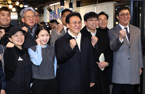 金총리, 청년 상인 만나 "시장의 문화화 논하는 시대 돼야"