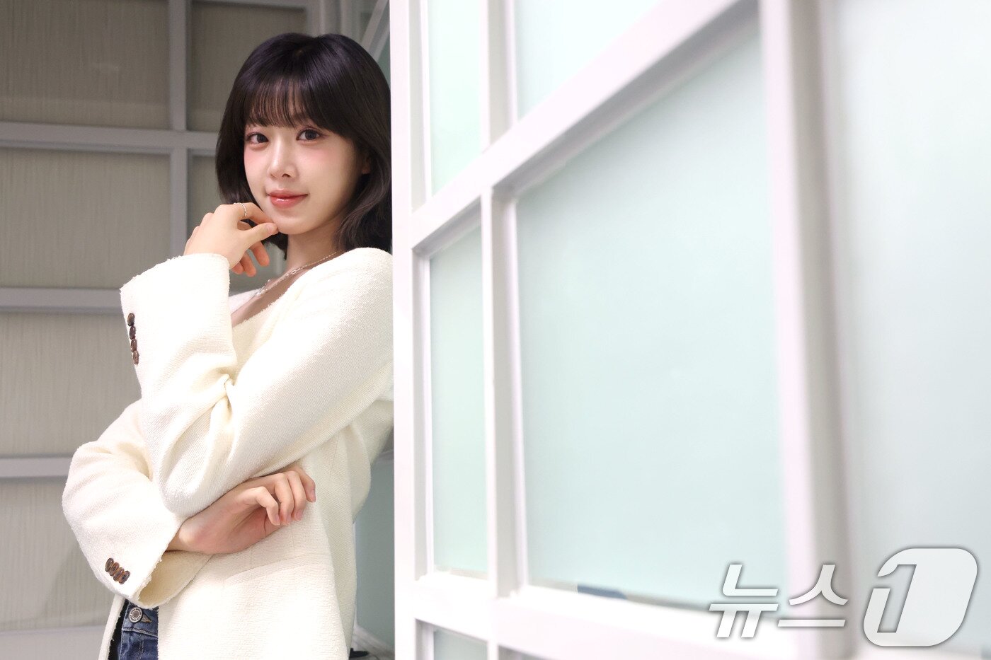 본문 이미지 - 그룹 트리플에스(tripleS)의 니엔이 21일 서울 종로구 뉴스1에서 가진 인터뷰에 앞서 포즈를 취하고 있다. ⓒ News1 이광호 기자