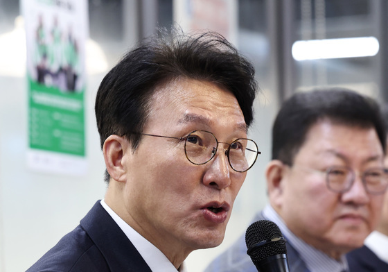 발언하는 김민석 총리