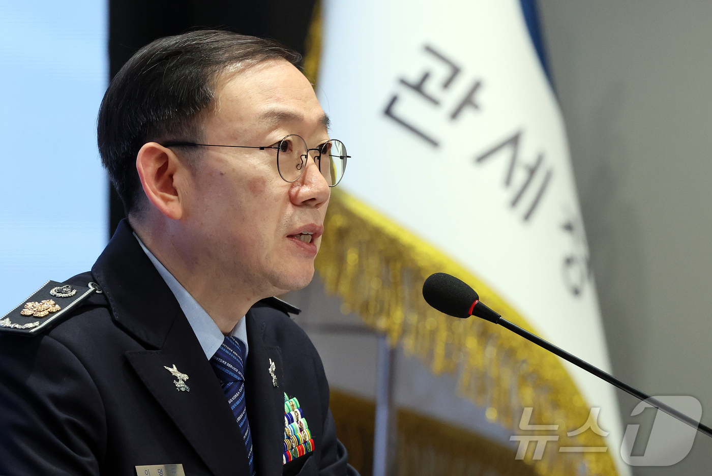 (서울=뉴스1) 김진환 기자 = 이명구 관세청장이 21일 오후 서울 강남구 논현동 서울세관에서 열린 '25년 마약밀수 단속현황' 브리핑에서 발언하고 있다.관세청은 지난 2025년 …