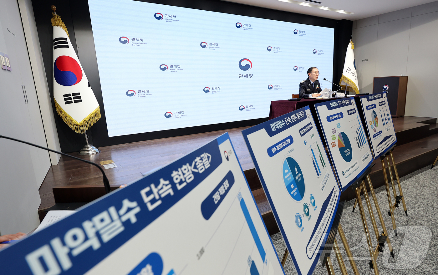 (서울=뉴스1) 김진환 기자 = 이명구 관세청장이 21일 오후 서울 강남구 논현동 서울세관에서 열린 '25년 마약밀수 단속현황' 브리핑에서 발언하고 있다.관세청은 지난 2025년 …