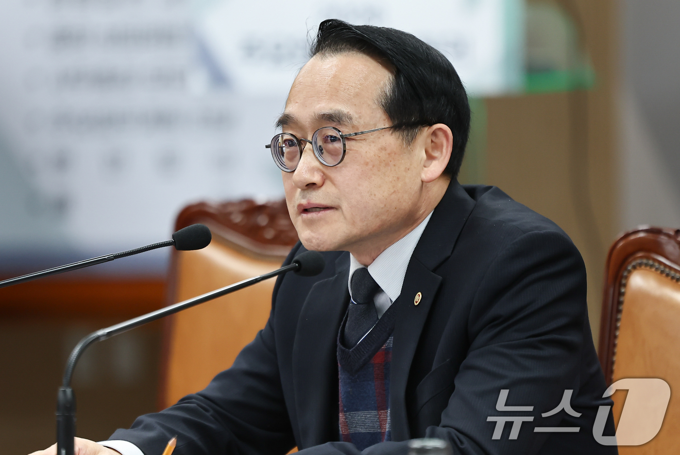 (과천=뉴스1) 김도우 기자 = 허철훈 중앙선관위 사무총장이 21일 경기 과천 중앙선거관리위원회에서 열린 2026년도 주요업무계획 회의 및 청렴실천 서약식에서 모두 발언을 하고 있 …