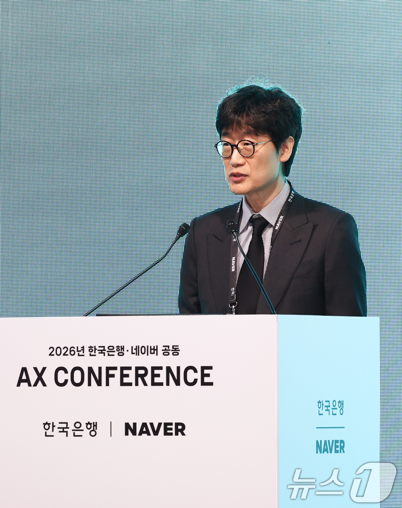 (서울=뉴스1) 최지환 기자 = 이해진 네이버 이사회 의장이 21일 오후 서울 중구 한국은행에서 열린 한국은행·네이버 공동 AX(인공지능 전환) 컨퍼런스에서 개회사를 하고 있다. …