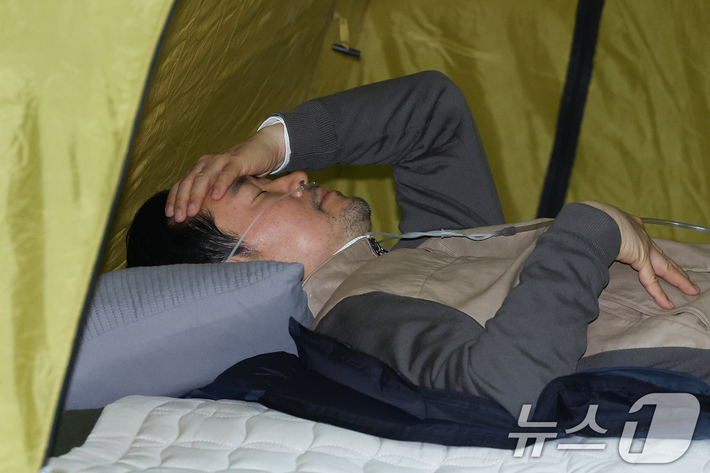 (서울=뉴스1) 신웅수 기자 = 장동혁 국민의힘 대표가 21일 서울 여의도 국회 로텐더홀에서 단식 농성을 이어가고 있다.  2026.1.21/뉴스1