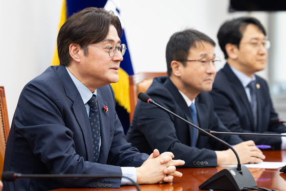 한병도 민주당 원내대표 찾은 홍익표 청와대 신임 정무수석