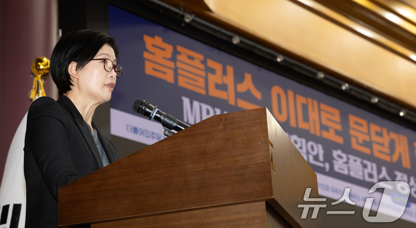 (서울=뉴스1) 이승배 기자 = 조주연 홈플러스 대표가 21일 서울 여의도 국회 의원회관에서 열린 '홈플러스, 이대로 문닫게 할 것인가' 긴급 좌담회에서 발언하고 있다. 2026. …