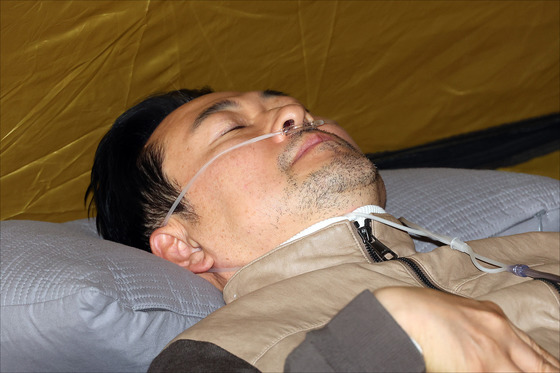 산소 발생기 착용한 장동혁