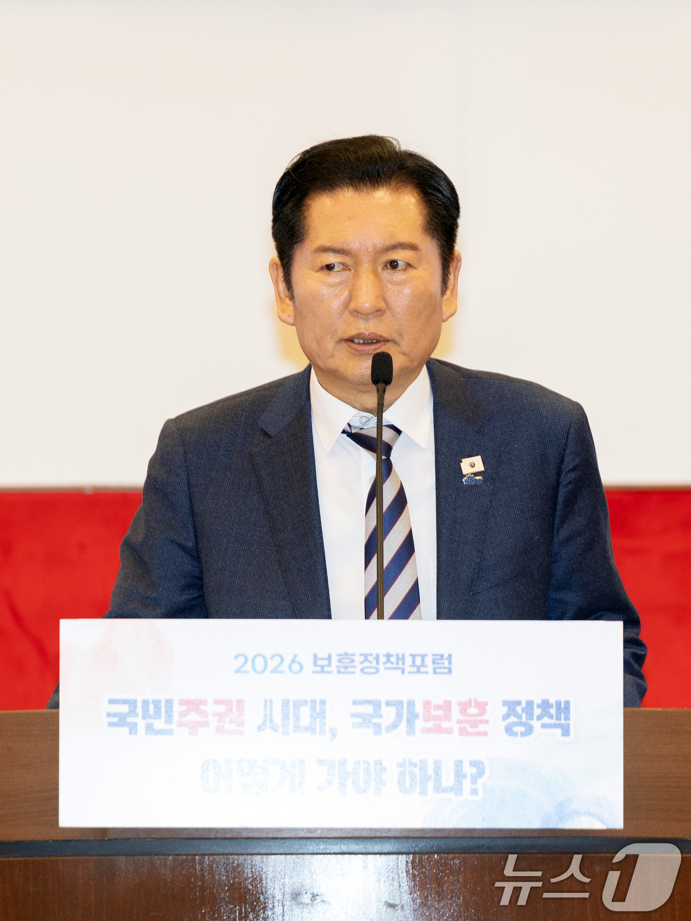 (서울=뉴스1) 이승배 기자 = 정청래 더불어민주당 대표가 21일 서울 여의도 국회 박물관에서 열린 '국민주권 시대, 국가보훈 정책 어떻게 가야 하나?' 국가보훈정책특별위원회 포럼 …