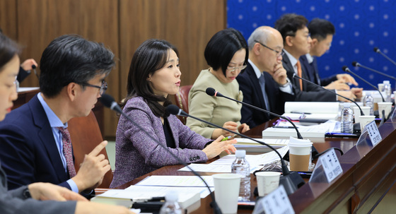 제12차 무상개발협력전략회의 주재하는 김진아 2차관