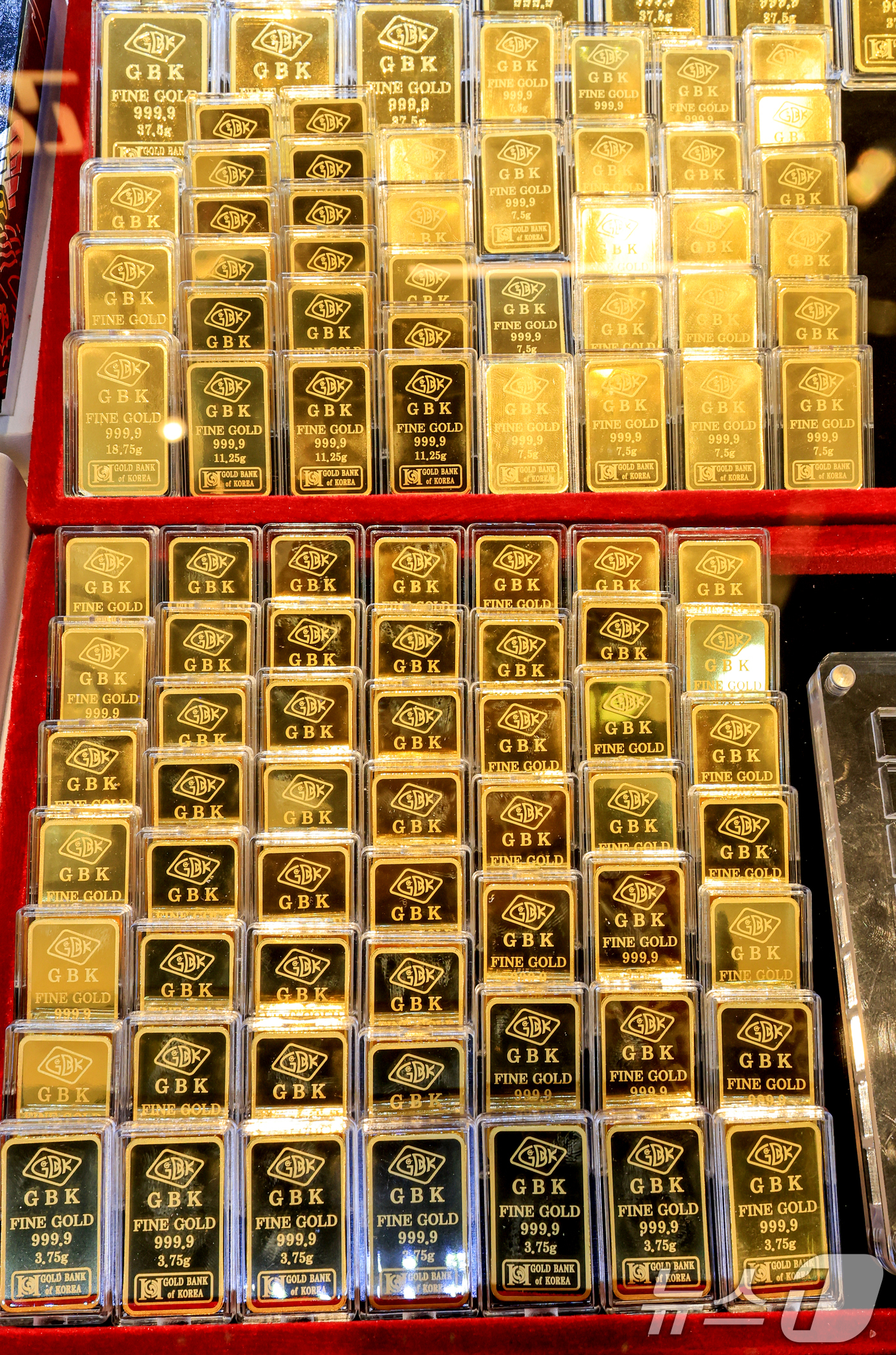 (서울=뉴스1) 이호윤 기자 = 도널드 트럼프 미국 대통령이 그린란드 확보를 위해 유럽 국가들에 대한 추가 관세 부과를 시사하자 금과 은 가격이 사상 최고 수준으로 치솟은 21일 …