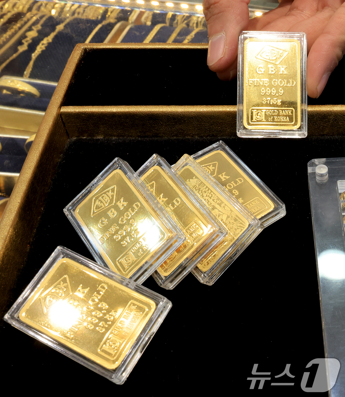 (서울=뉴스1) 이호윤 기자 = 도널드 트럼프 미국 대통령이 그린란드 확보를 위해 유럽 국가들에 대한 추가 관세 부과를 시사하자 금과 은 가격이 사상 최고 수준으로 치솟은 21일 …