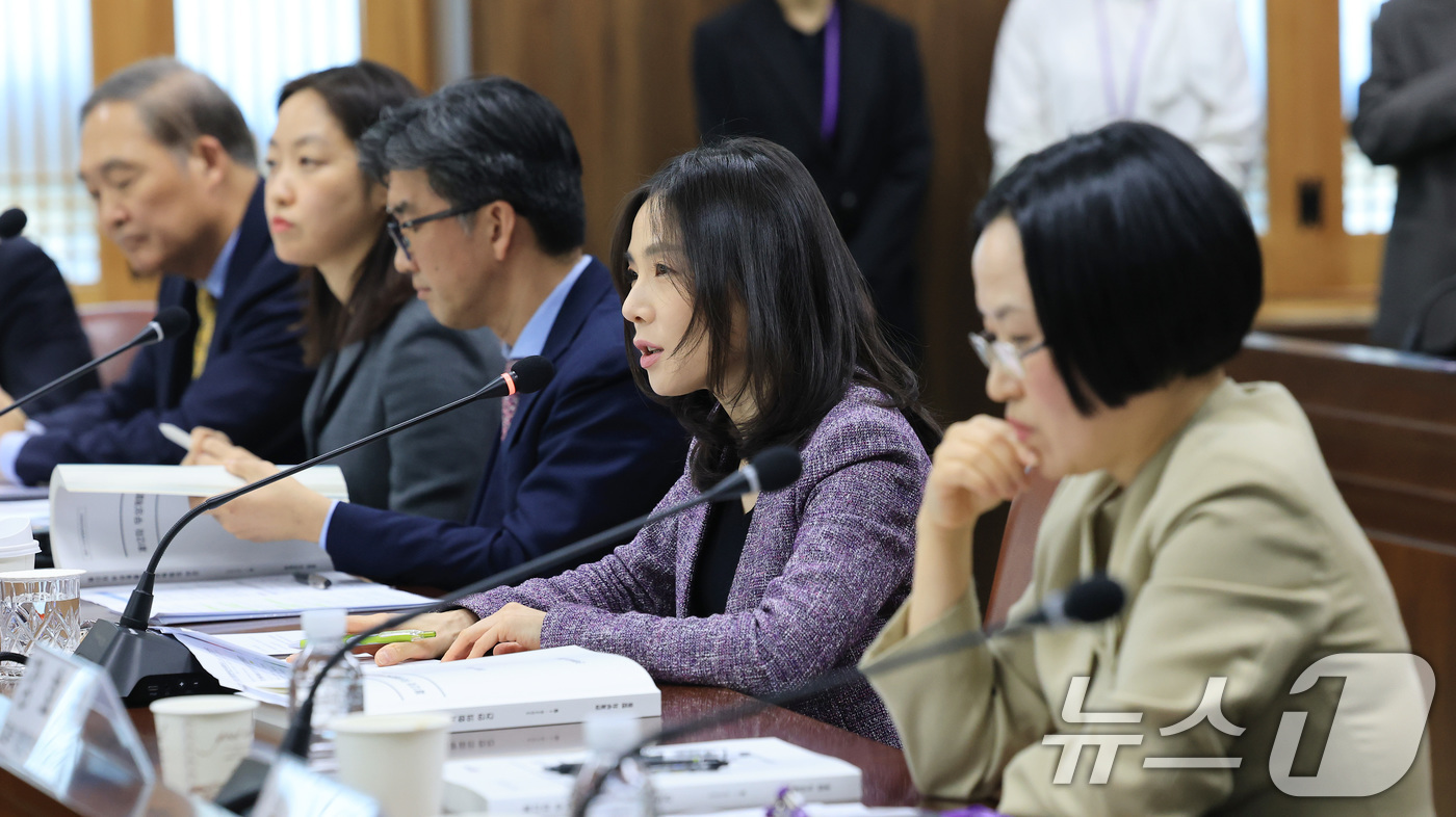 (서울=뉴스1) 임세영 기자 = 김진아 외교부 2차관이 21일 서울 종로구 외교부 청사에서 열린 제12차 무상개발협력전략회의에서 모두발언을 하고 있다. 2026.1.21/뉴스1