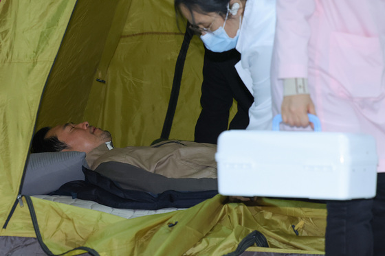 건강 상태 확인하는 장동혁