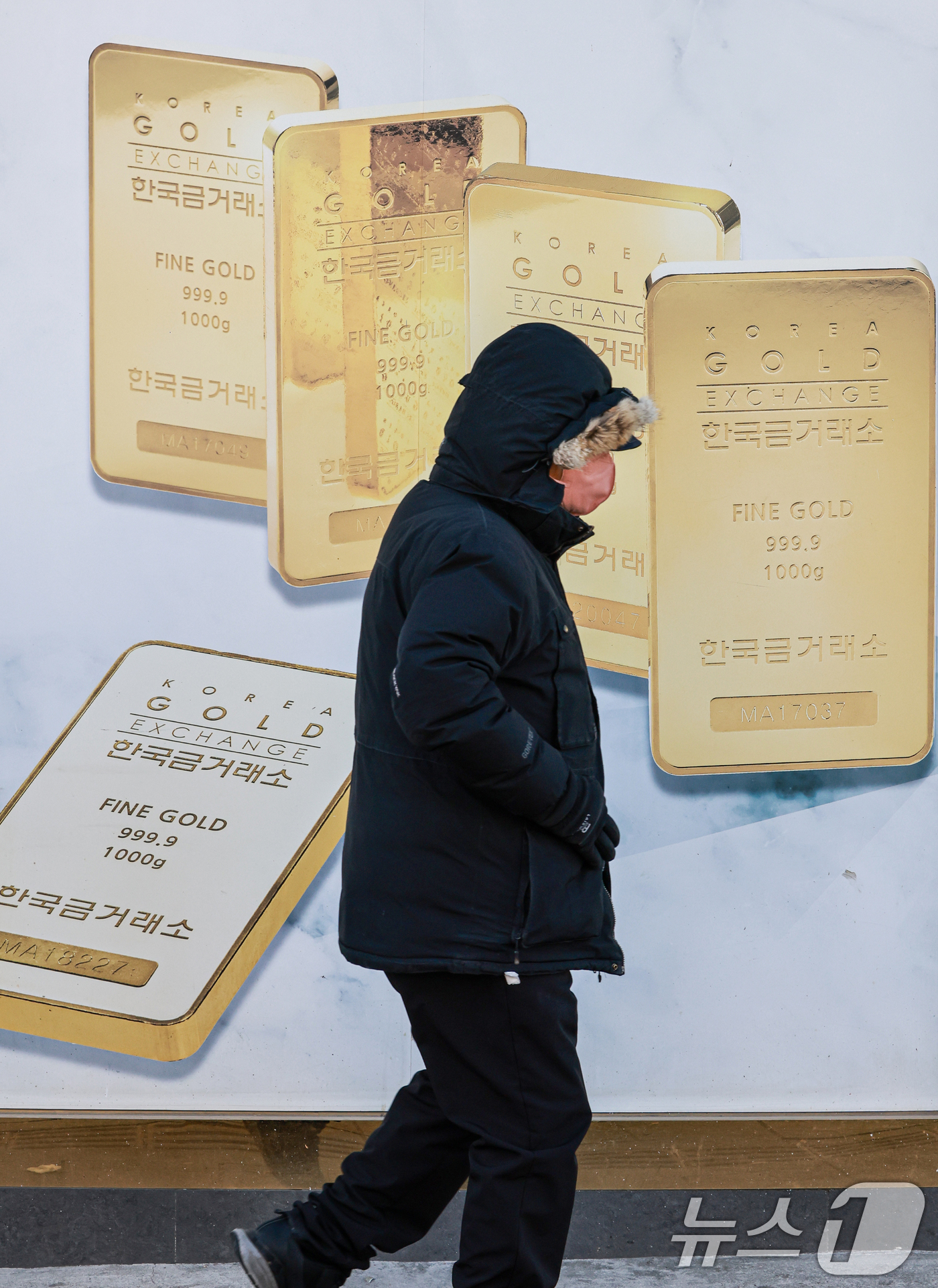 (서울=뉴스1) 이호윤 기자 = 도널드 트럼프 미국 대통령이 그린란드 확보를 위해 유럽 국가들에 대한 추가 관세 부과를 시사하자 금과 은 가격이 사상 최고 수준으로 치솟은 21일 …