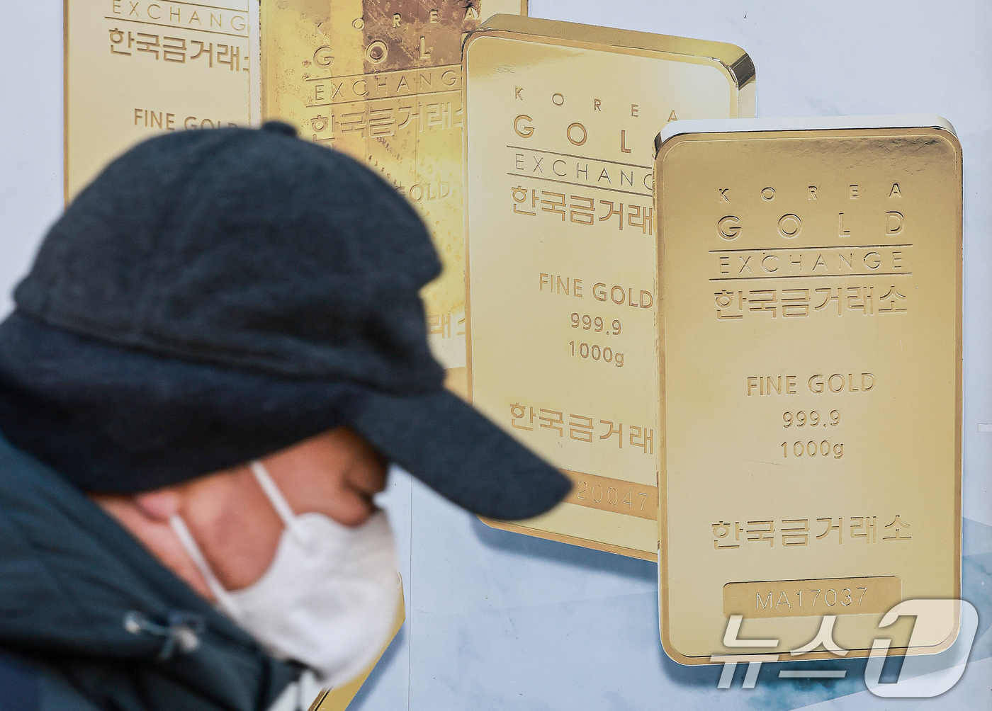 (서울=뉴스1) 이호윤 기자 = 도널드 트럼프 미국 대통령이 그린란드 확보를 위해 유럽 국가들에 대한 추가 관세 부과를 시사하자 금과 은 가격이 사상 최고 수준으로 치솟은 21일 …