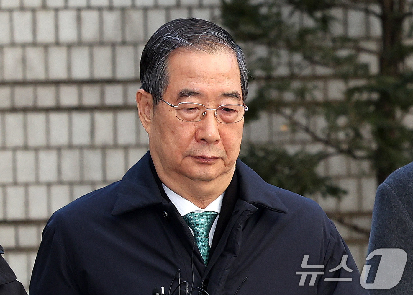 (서울=뉴스1) 박지혜 기자 = 한덕수 전 국무총리가 21일 오후 서울 서초구 서울중앙지법에서 열린 내란 우두머리 방조, 내란 중요임무 종사 혐의 사건 1심 선고공판에 출석하고 있 …