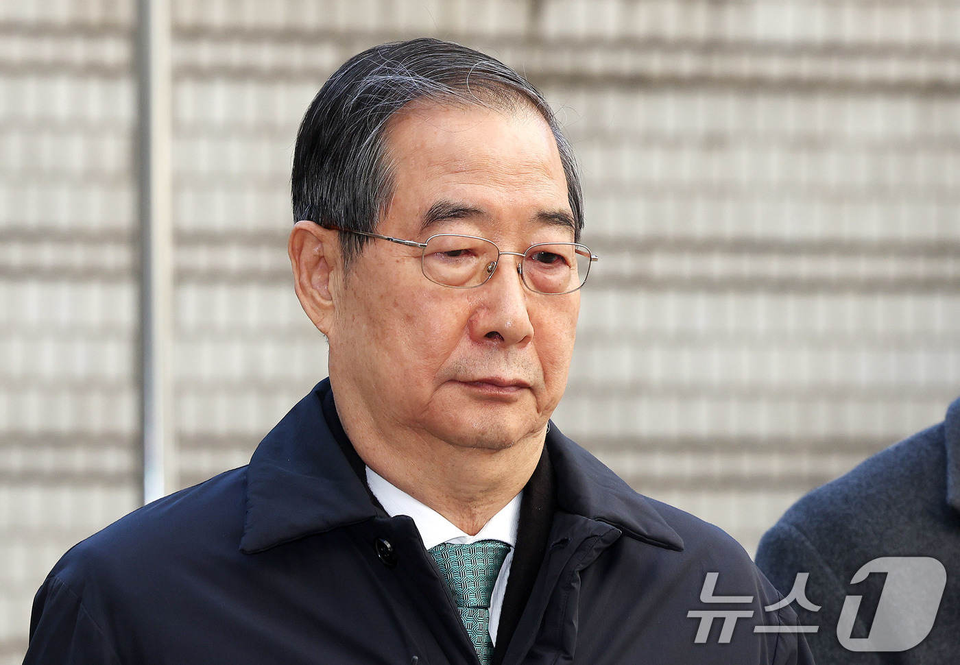 (서울=뉴스1) 박지혜 기자 = 한덕수 전 국무총리가 21일 오후 서울 서초구 서울중앙지법에서 열린 내란 우두머리 방조, 내란 중요임무 종사 혐의 사건 1심 선고공판에 출석하고 있 …