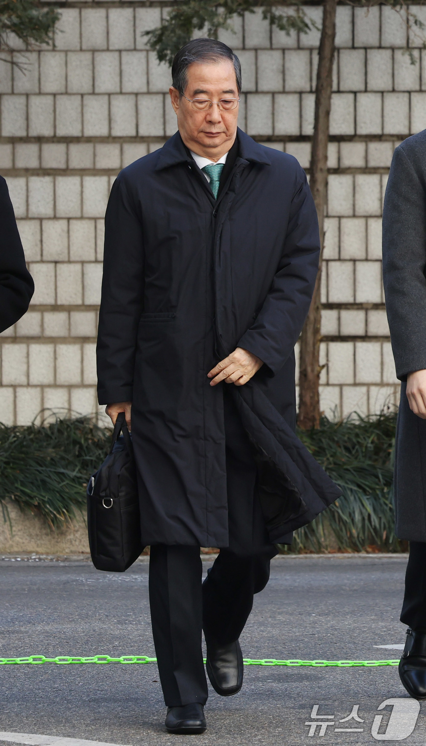 (서울=뉴스1) 박지혜 기자 = 한덕수 전 국무총리가 21일 오후 서울 서초구 서울중앙지법에서 열린 내란 우두머리 방조, 내란 중요임무 종사 혐의 사건 1심 선고공판에 출석하고 있 …