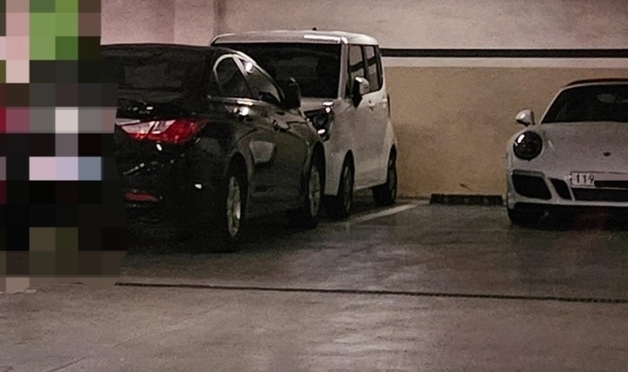 "포르쉐 타면서 아파트 주차비는 못 내겠다"…다른 차로 알박기 '분통'