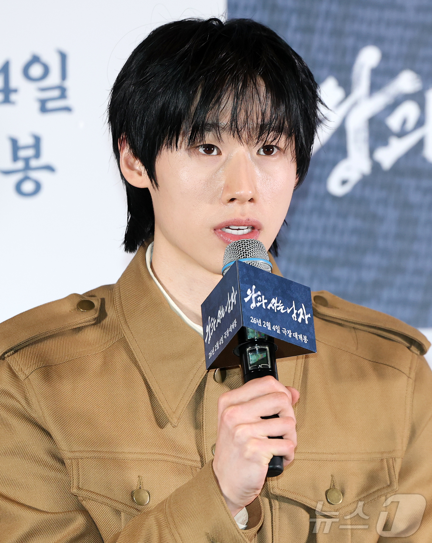 (서울=뉴스1) 김진환 기자 = 배우 김민이 21일 오후 서울 강남구 코엑스 메가박스점에서 열린 영화 ‘왕과 사는 남자’ 기자간담회에서 인사말을 하고 있다.'왕과 사는 남자'는 1 …