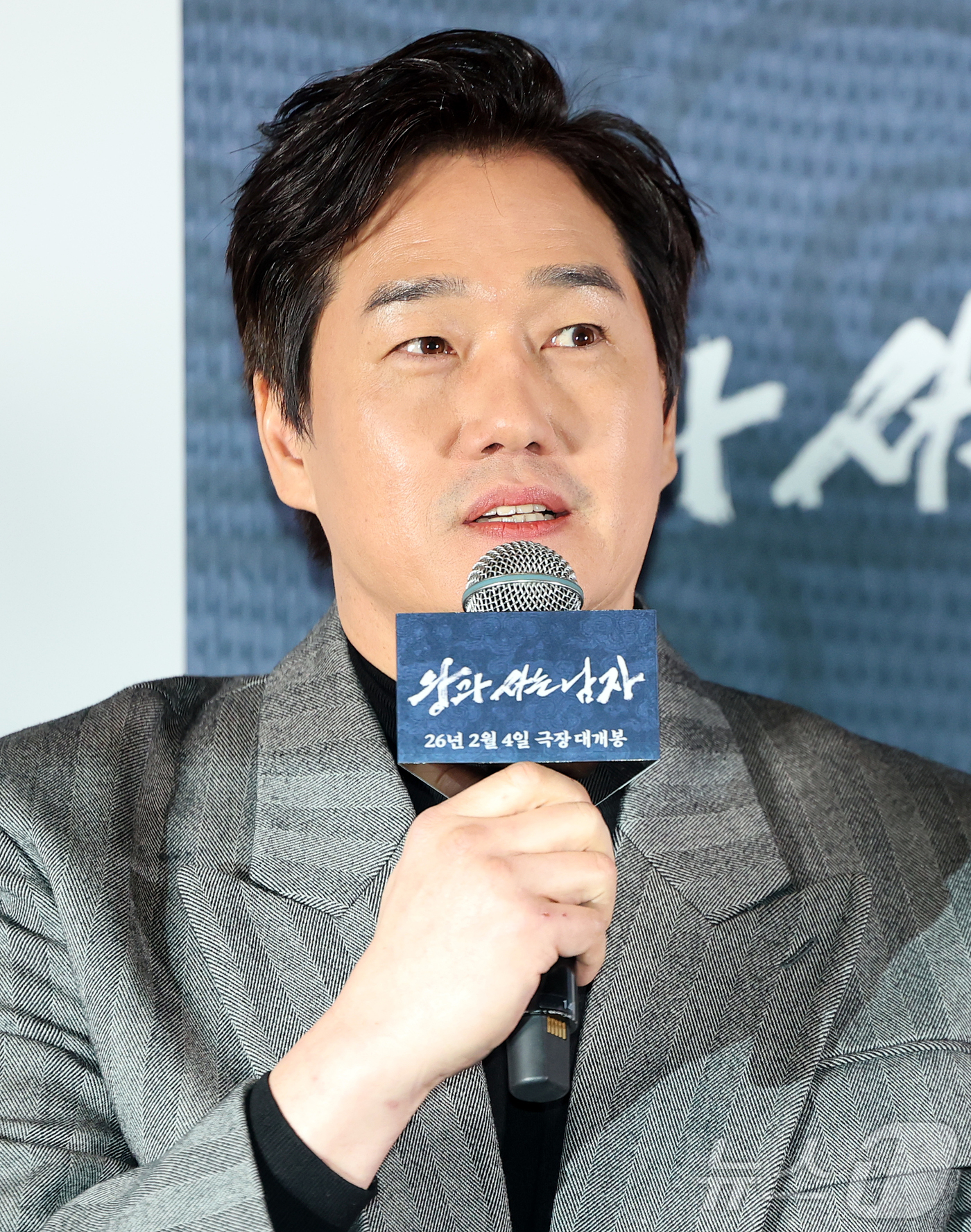 (서울=뉴스1) 김진환 기자 = 배우 유지태가 21일 오후 서울 강남구 코엑스 메가박스점에서 열린 영화 ‘왕과 사는 남자’ 기자간담회에서 인사말을 하고 있다.'왕과 사는 남자'는 …