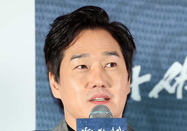 인사말 하는 유지태