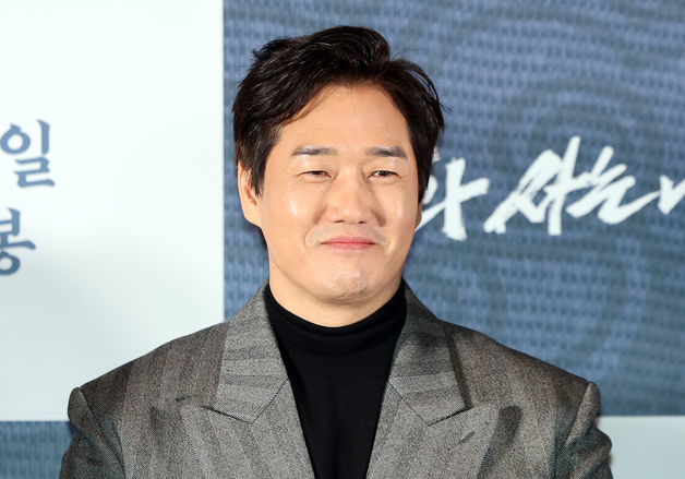 유지태, 부드러운 미소