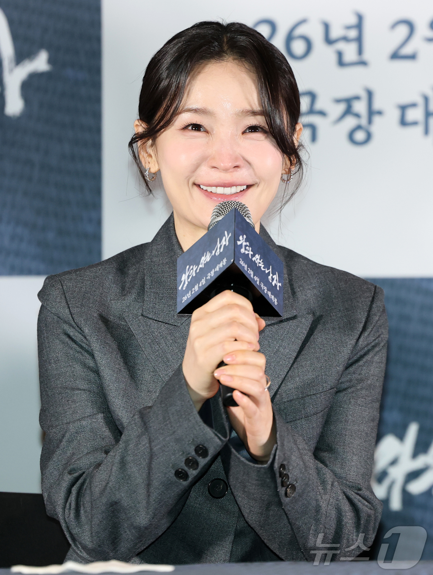 (서울=뉴스1) 김진환 기자 = 배우 전미도가 21일 오후 서울 강남구 코엑스 메가박스점에서 열린 영화 ‘왕과 사는 남자’ 기자간담회에서 인사말을 하고 있다.'왕과 사는 남자'는 …