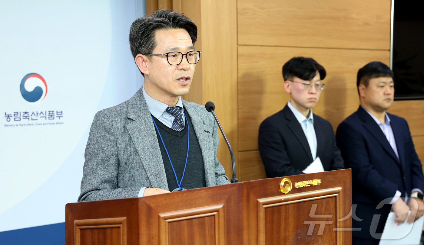 (세종=뉴스1) 김기남 기자 = 김용렬 농촌경제연구원 농업관측센터장이 지난 21일 세종시 정부세종청사에서 'K-농업·농촌 대전환, 세계를 품고 미래를 열다'라는 주제로 열리는 20 …