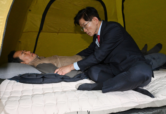 장동혁 전 대표 건강 걱정하는 김문수 전 장관