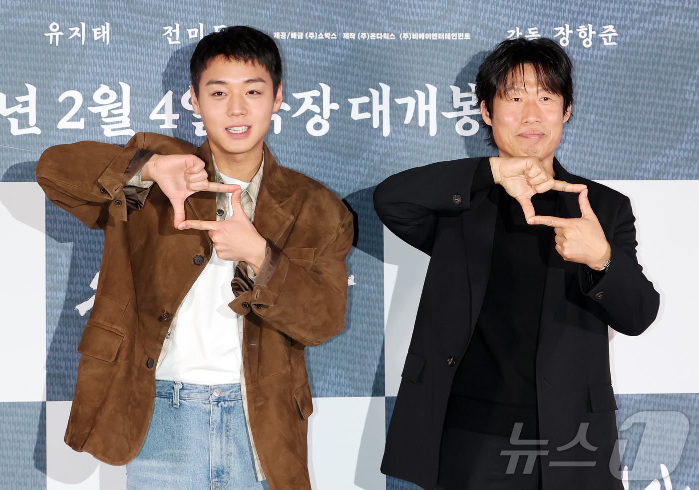 (서울=뉴스1) 김진환 기자 = 배우 박지훈과 유해진이 21일 오후 서울 강남구 코엑스 메가박스점에서 열린 영화 ‘왕과 사는 남자’ 기자간담회에서 포즈를 취하고 있다.'왕과 사는 …