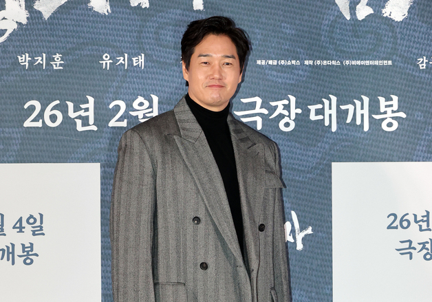 유지태, 부드러운 미소