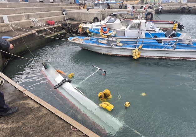 제주 용담포구서 레저보트 침수…해양오염·인명피해 없어