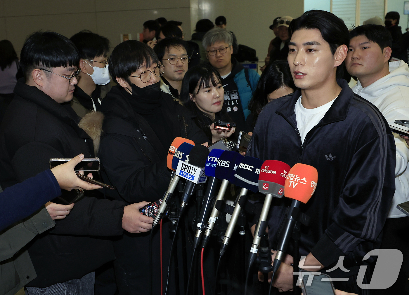 (인천공항=뉴스1) 박정호 기자 = 메이저리그(MLB) 샌프란시스코 자이언츠에서 뛰는 이정후가 21일 오후 인천국제공항 2터미널에서 출국 전 인터뷰를 하고 있다.올해 메이저리그(M …