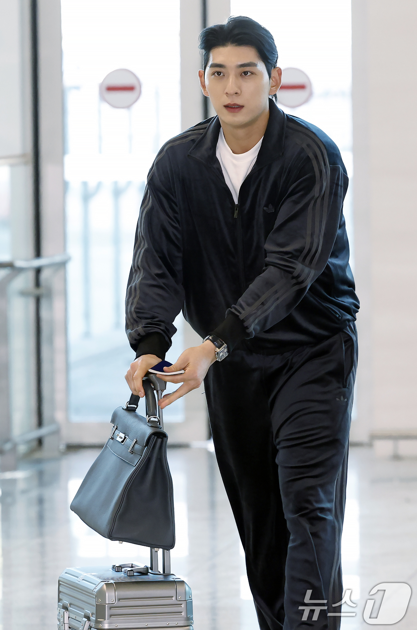 (인천공항=뉴스1) 박정호 기자 = 메이저리그(MLB) 샌프란시스코 자이언츠에서 뛰는 이정후가 21일 오후 인천국제공항 2터미널에 도착하고 있다.올해 메이저리그(MLB) 세 번째 …