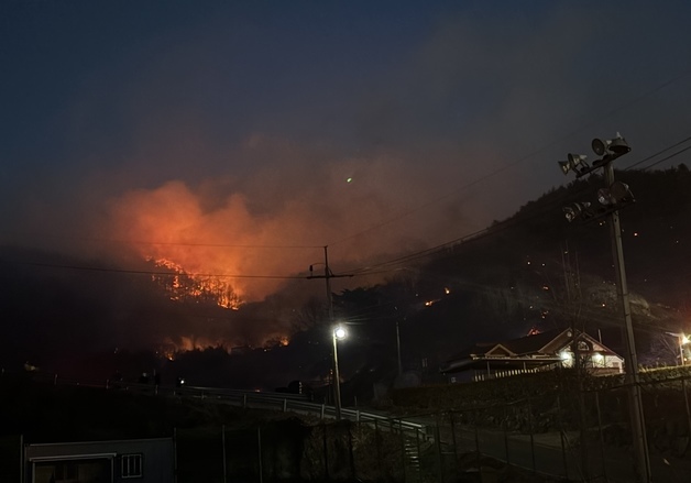 전남 광양 산불 야간진화 체제 돌입…행안장관, 총력 대응 긴급 지시
