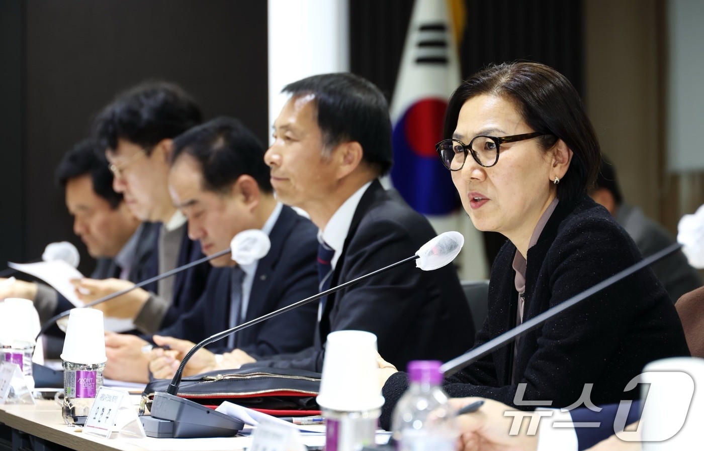 (서울=뉴스1) 허경 기자 = 오현주 국가안보실 제3차장이 21일 서울 여의도 중소기업중앙회에서 민관 경제안보 실무 점검회의 첫 회의를 주재하고 있다. (청와대 제공. 재판매 및 …