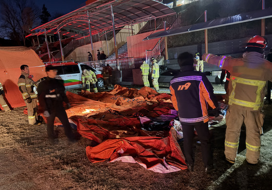 야간 산불 진화 작업 들어간 소방